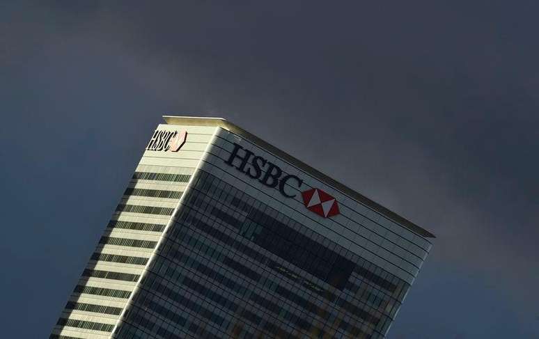 La sede del banco HSBC en el distrito londinense de Canary Wharf, feb 25 2015. La autoridad impositiva de Argentina dijo el lunes que el banco HSBC Holdings Plc tiene que devolver al país 3.500 millones de dólares en base a una supuesta maniobra de evasión fiscal que habría realizado la unidad del país sudamericano.