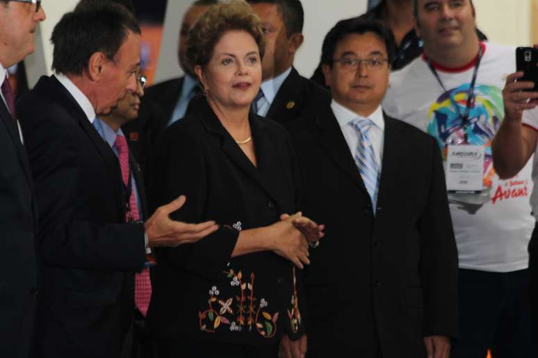 <p>Na sequência, Dilma Rousseff seguiu para a abertura da solenidade da feira em outro pavilhão do Anhembi</p>