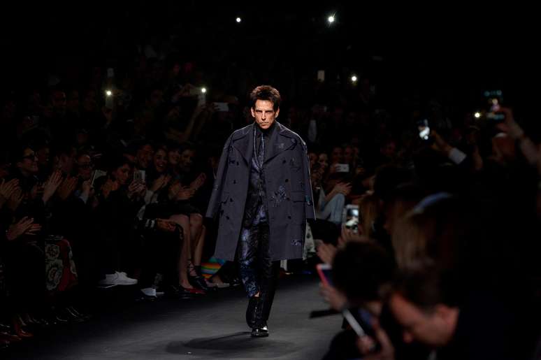 Ben Stiller interpreta Derek Zoolander na passarela da Valentino, em Paris