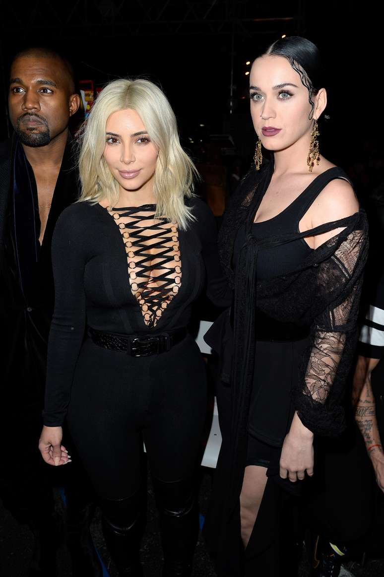 Kanye West, Kim Kardashian e Katy Perry no desfile da Givenchy