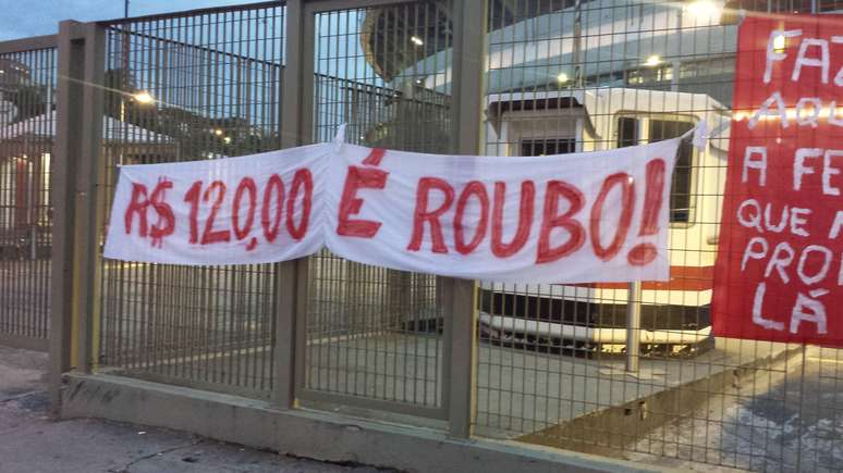 <p>Torcedores são-paulinos protestaram no Morumbi na semana passada</p>