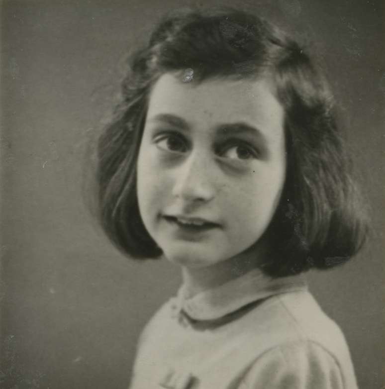 A ainda pré-adolescente Anne Frank: a talentosa escritora não resistiu ao campo de concentração de Bergen-Belsen e morreu há 70 anos