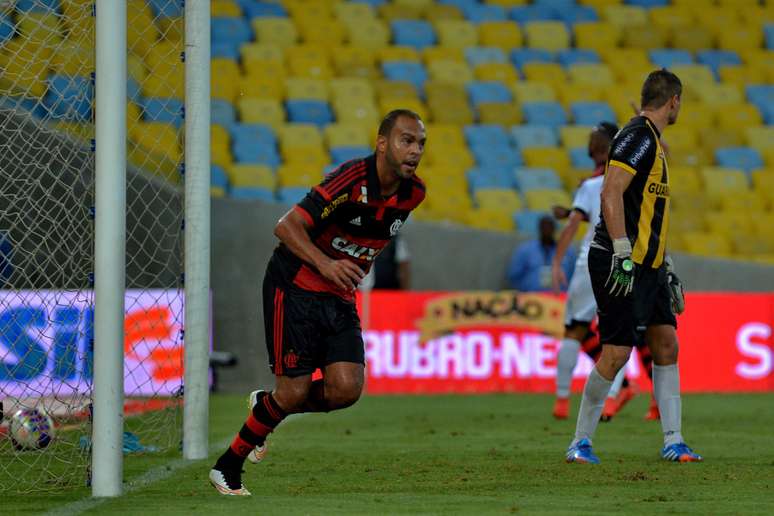 Alecsandro chegaria para ser titular do Palmeiras