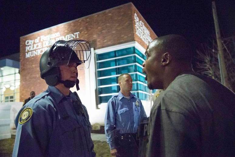 Líderes Negros Exigem Que Polícia Leve Câmeras No Uniforme 