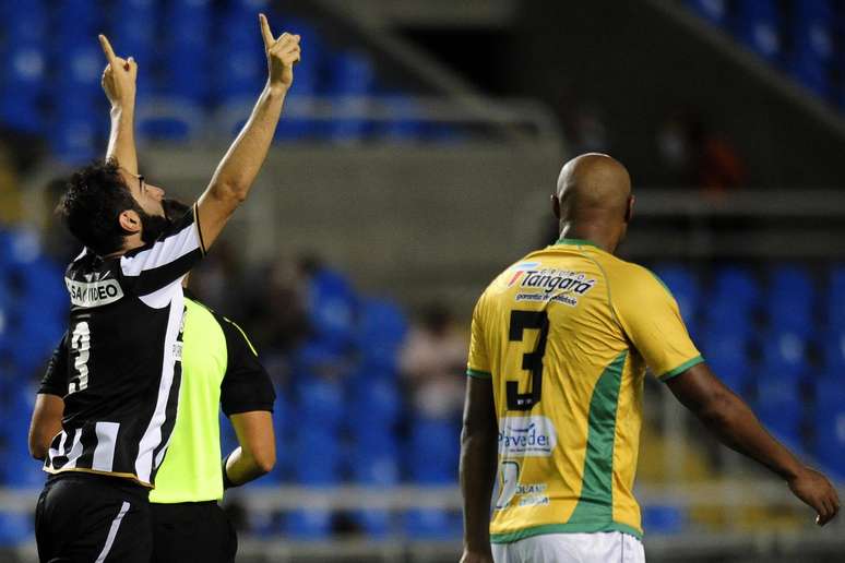 Renan Fonseca abriu o placar no começo do segundo tempo