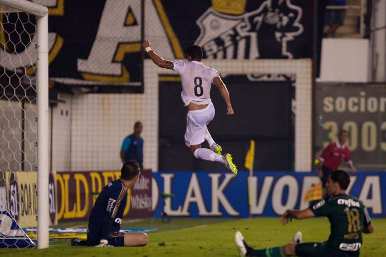 <p>Santos tem sido superior ao Palmeiras nos cl&aacute;ssicos</p>