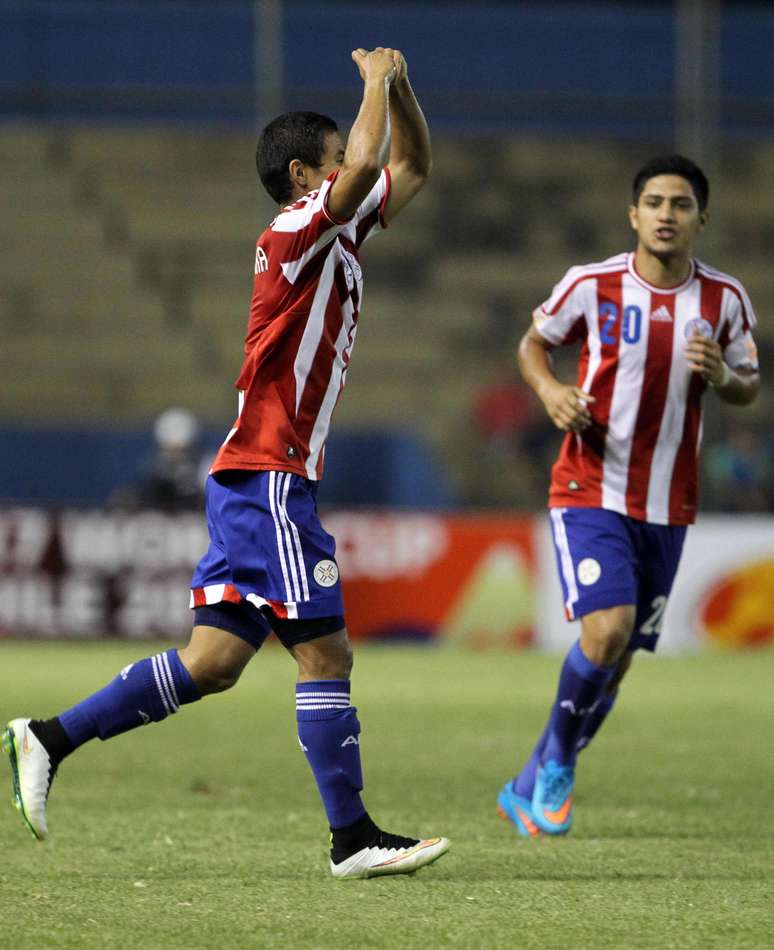 <p>Rodi Ferreira comemora gol do Paraguai</p>