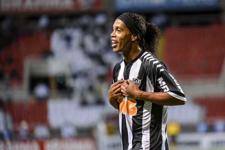 Com mais de 30 milhões de curtidas no Facebook, Ronaldinho Gaúcho é uma das celebridades que anunciam nas redes sociais