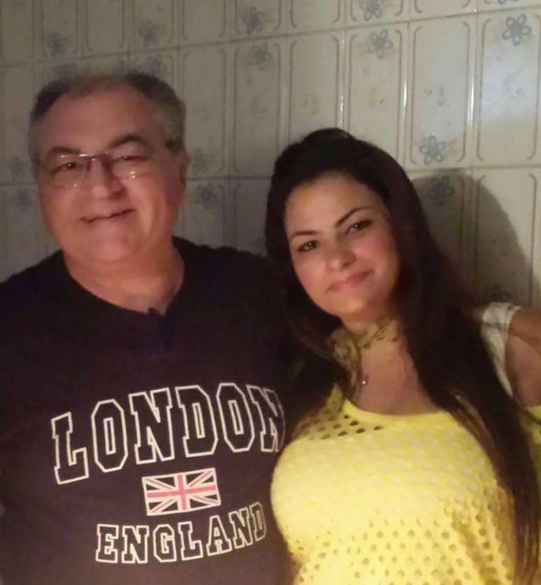 Pai e filha se preparam para ir &agrave;s ruas pedir outro Impeachment de presidente; os dois participaram dos protestos contra Collor em 1992