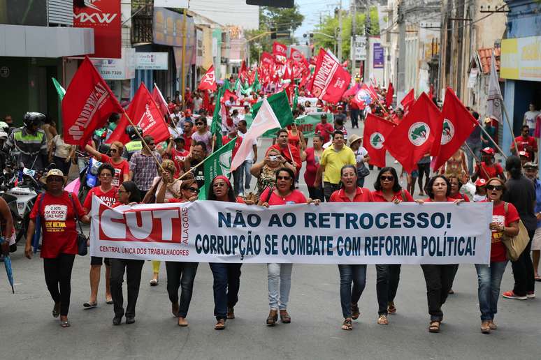 <b>Maceió (AL) - </b>  Protesto na capital alagoana na manhã desta sexta