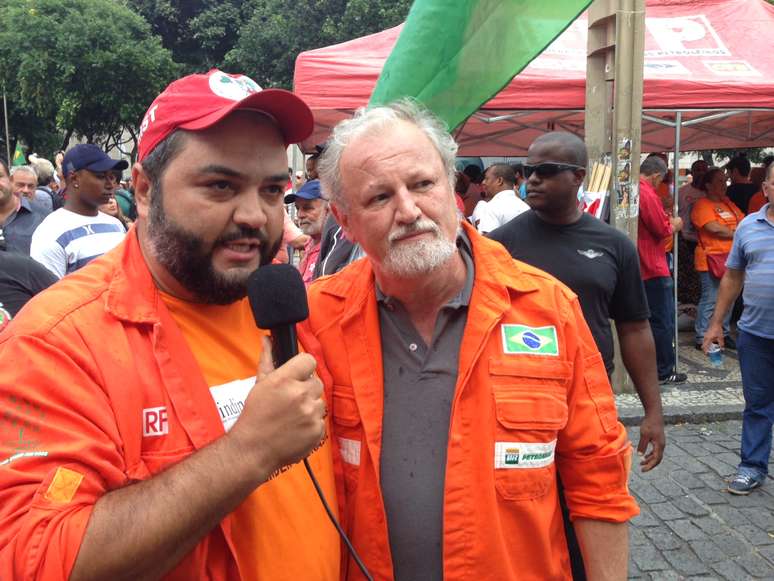 Rio de Janeiro - João Pedro Stédile (à direita), presidente do MST, comparece ao protesto