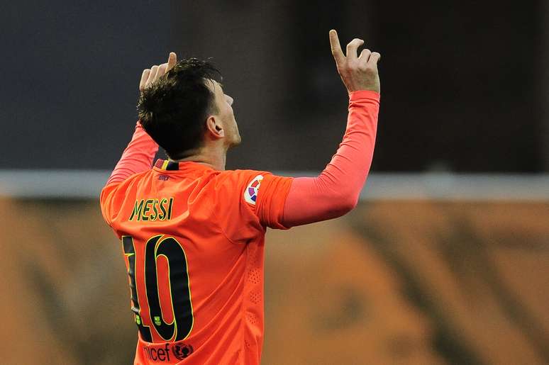 Messi chegou a 32 gols e se isolou na artilharia do Espanhol