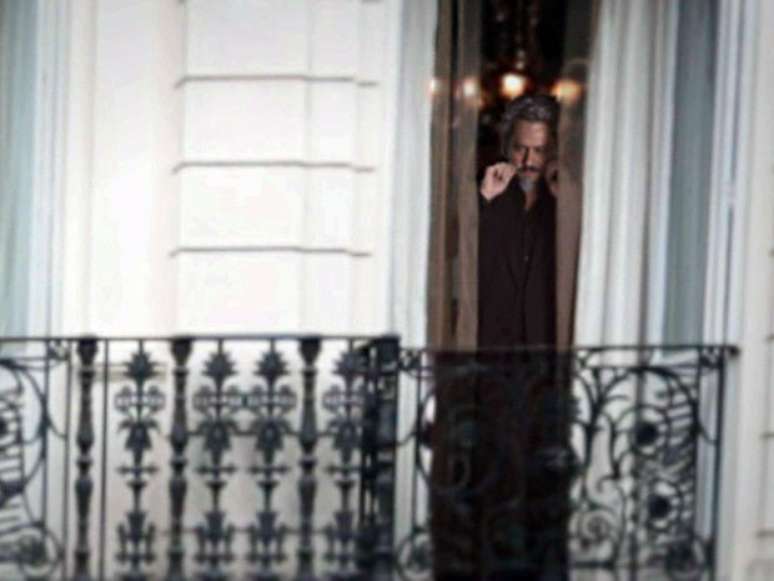 Zé Alfredo aparece na janela de casa após ser assassinado por José Pedro