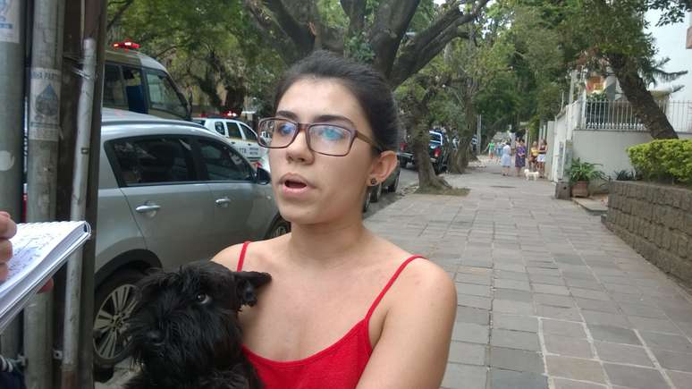 <p>Estudante Sara Menezes disse que para ela esta manifestação não é democrática</p>