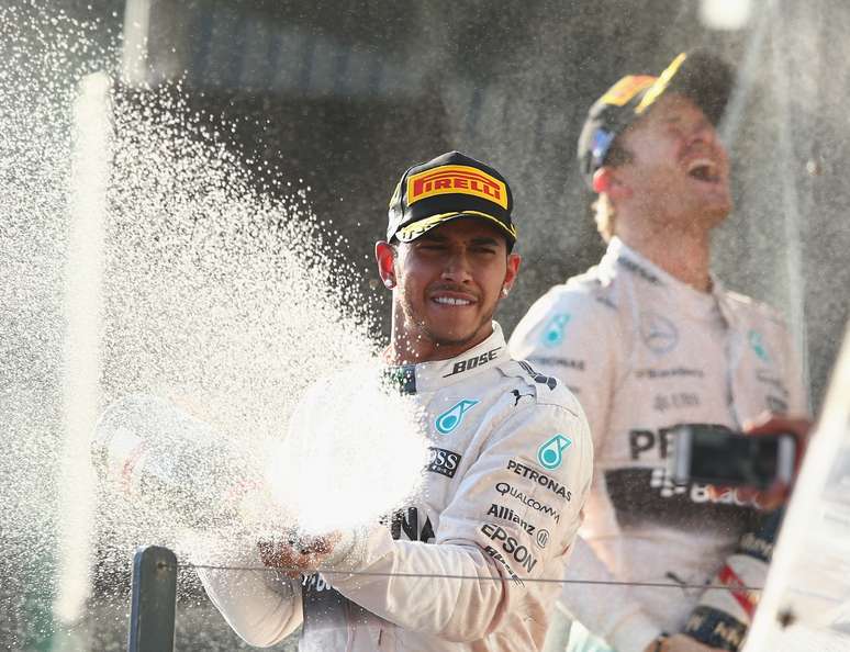 <p>Contrato de Hamilton com a Mercedes acaba ao final do ano</p>