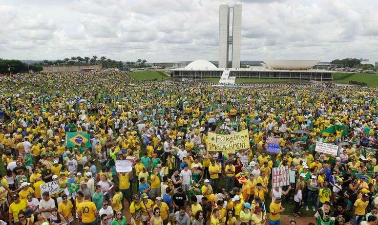 <p>Manifestação em Brasília contra o governo da presidente Dilma Rousseff em frente ao Congresso</p>