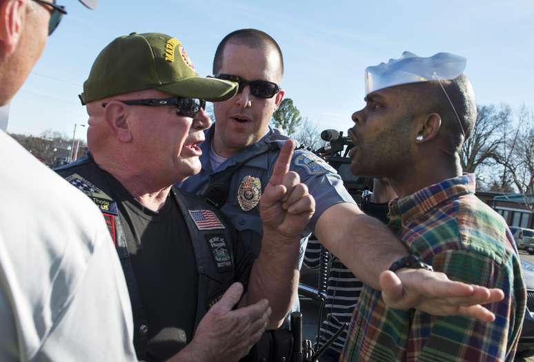 O suspeito, Jeffrey Williams, admitiu ter feito disparos contra dois policiais durante um protesto na cidade de Ferguson