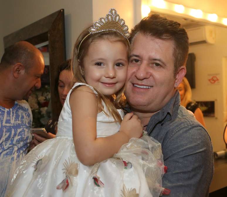 O cantor Marrone e a filha