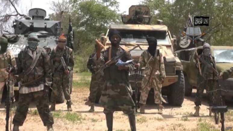 <p>Imagem tirada de um vídeo divulgado pelo grupo radical islâmico Boko Haram</p>