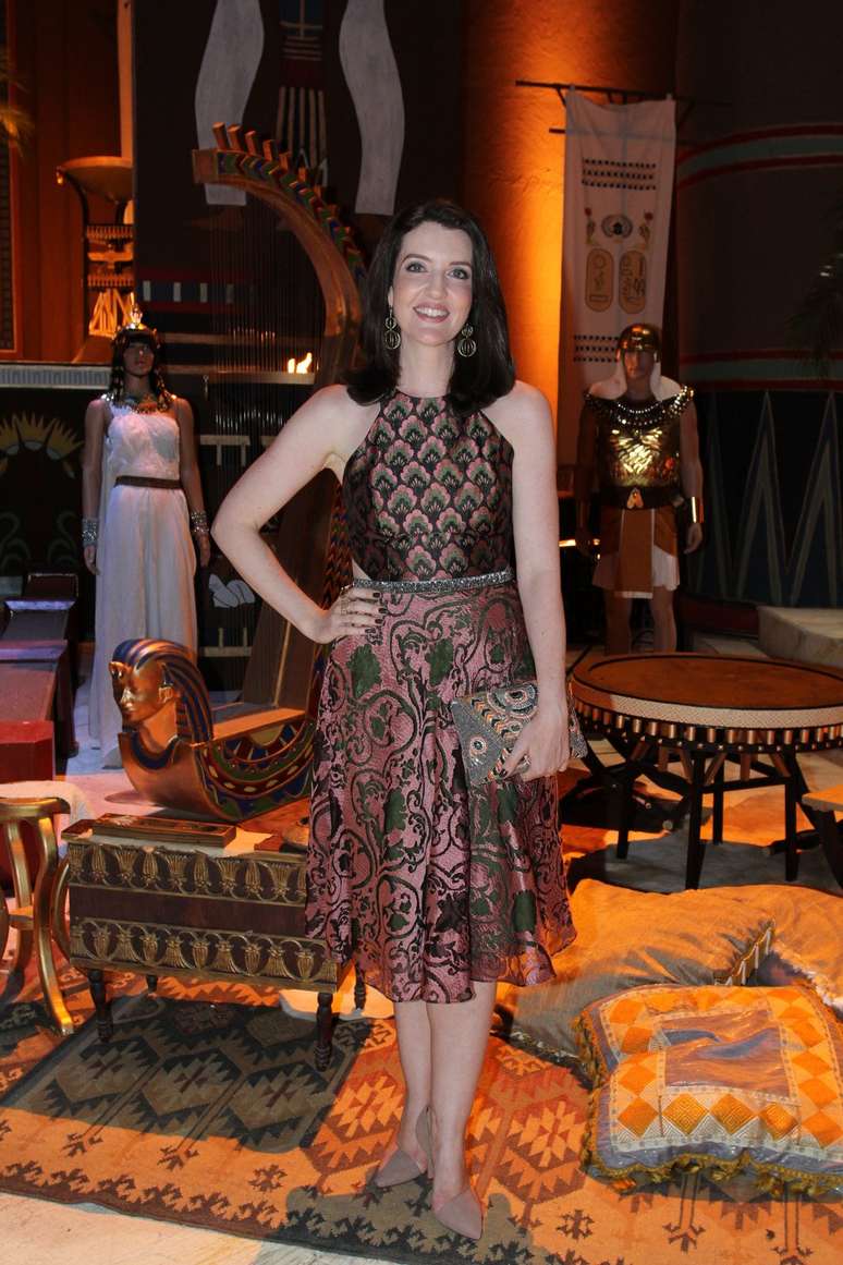 Larissa Maciel usou um vestido que marcava a regi&atilde;o da cintura