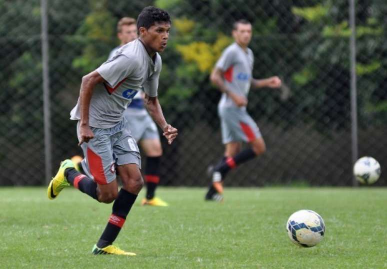 Indiano Romeo Fernandes é aposta da diretoria atleticana