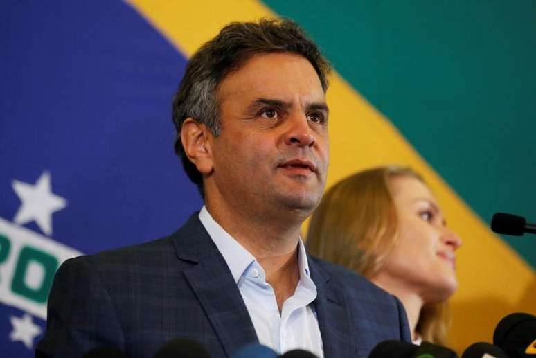 <p>Aécio Neves foi citado pelo doleiro Alberto Youssef, mas o ministro do STF entendeu que não há indícios mínimos para abertura de inquérito contra o senador</p>