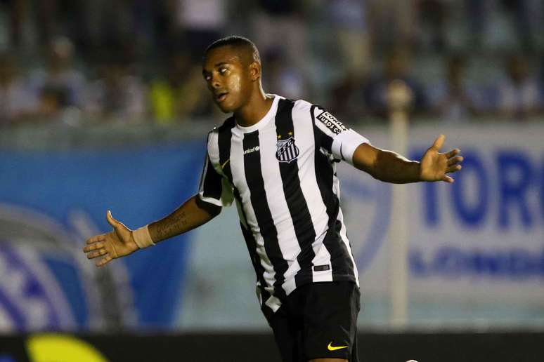 Robinho cobrou pênalti com perfeição e garantiu a vitória santista