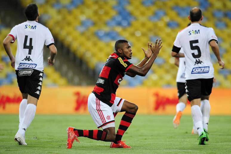 Marcelo Cirino pode deixar o Flamengo e reforçar o Benfica