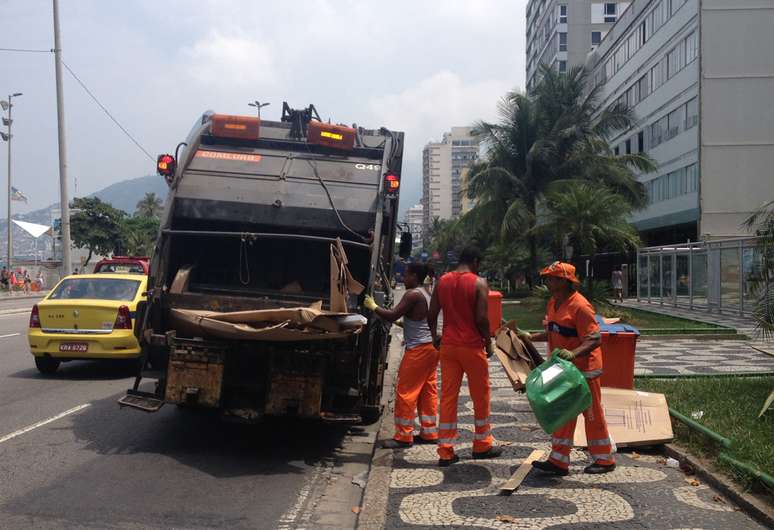 Greve de garis no Rio de Janeiro deixa lixo espalhado nas zonas sul, norte, oeste e centro da cidade