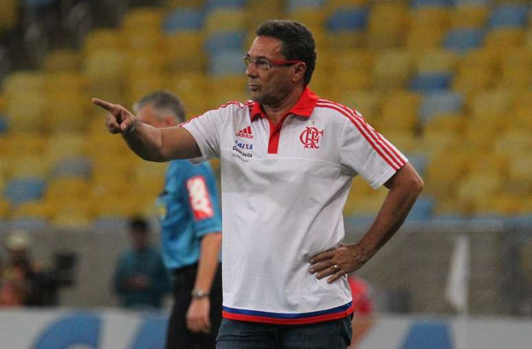 Luxemburgo comandando o Flamengo contra o Brasil-RS