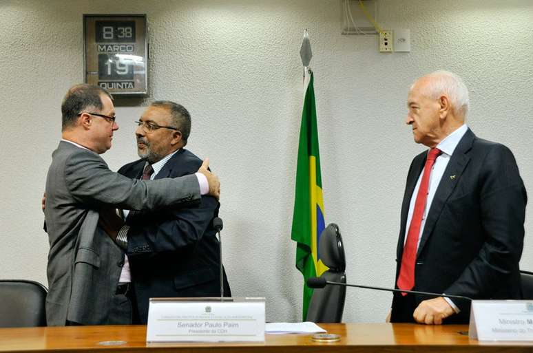 Manoel Dias e Carlos Eduardo Gabas participam de audiência