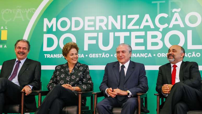 Dilma durante assinatura da MP do Futebol: corrida contra o tempo