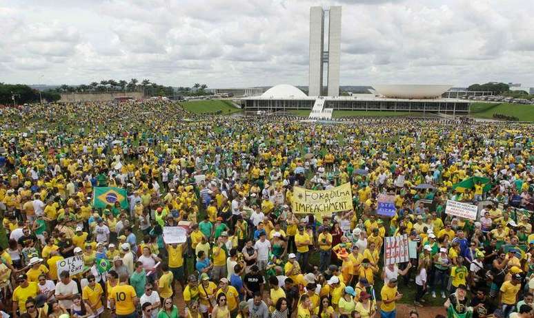 <p>Na opinião do ministro, manifestação do dia 15 foi ordeira, legítima e apolítica. "Não há uma coordenação política", disse</p>