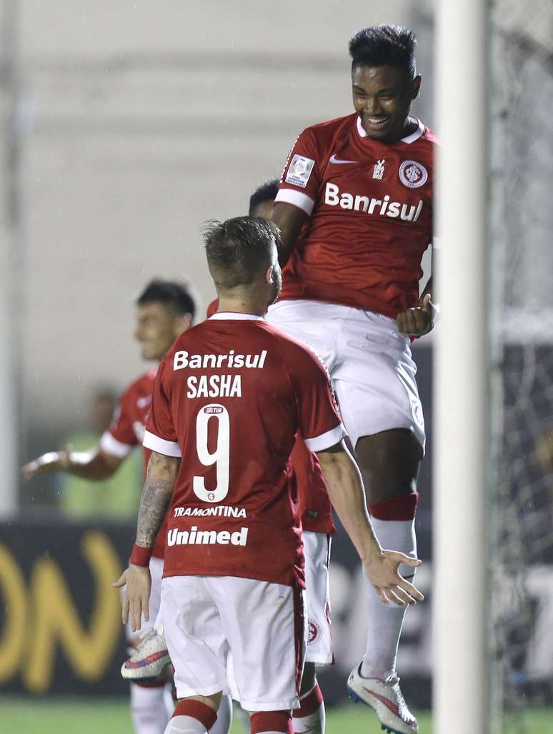 Vitinho entrou no segundo tempo e marcou gol para o Inter