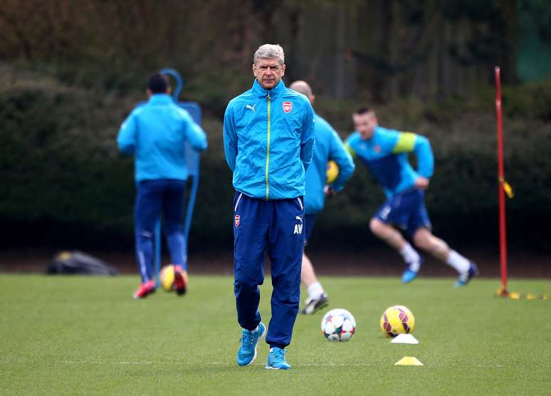 <p>Arséne Wenger se encantou e quer Aránguiz no seu time</p>