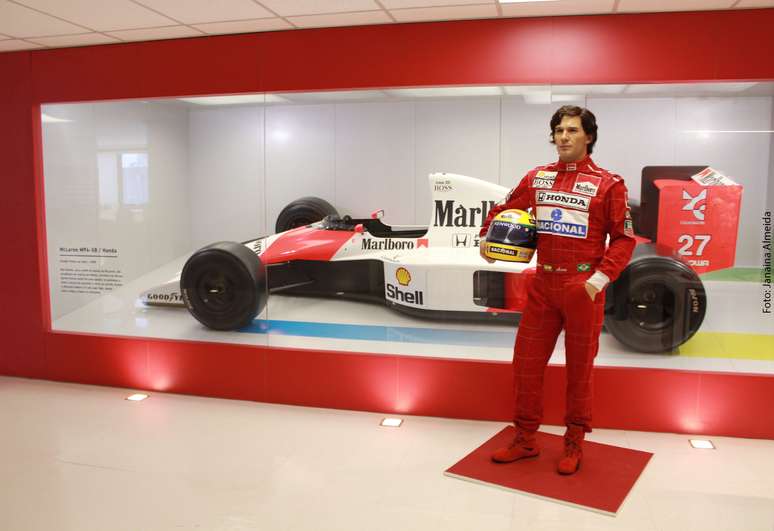 <p>Est&aacute;tua &eacute; a segunda do Museu de Cera de Petr&oacute;polis; Pel&eacute; &eacute; outro homenageado</p>