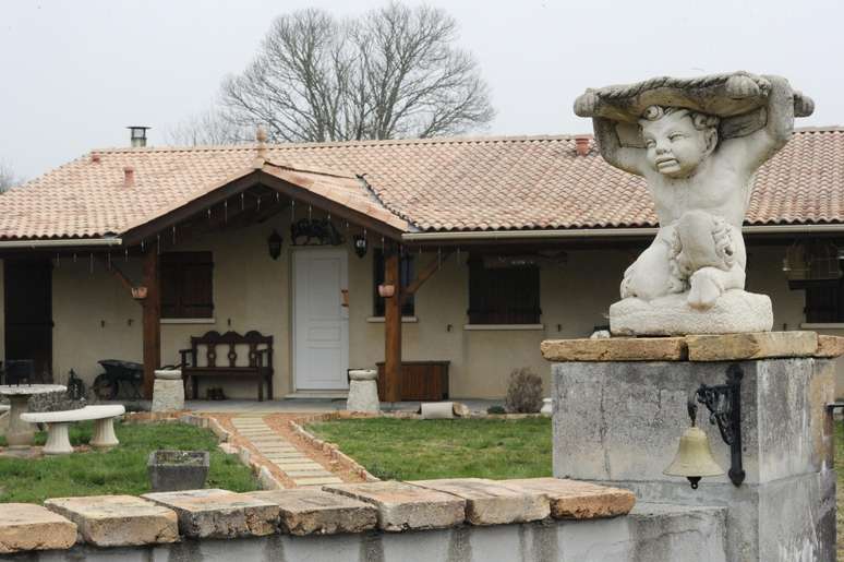 Casa onde corpos foram encontrados na França