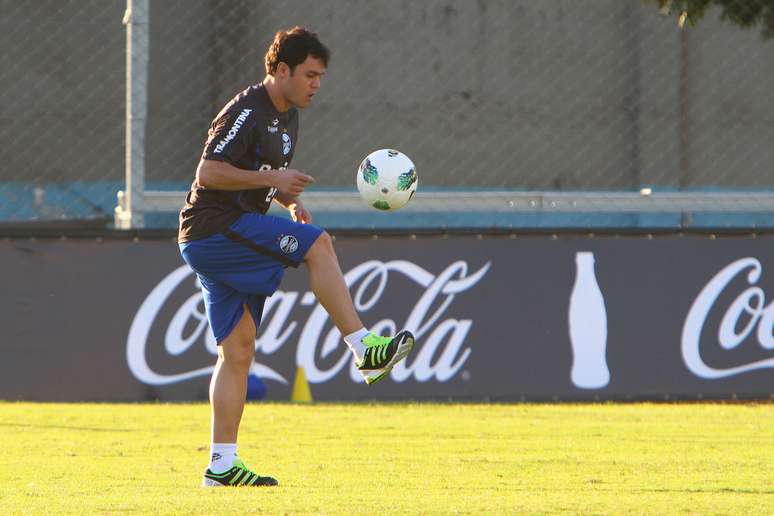 Kléber treinou separado no Grêmio