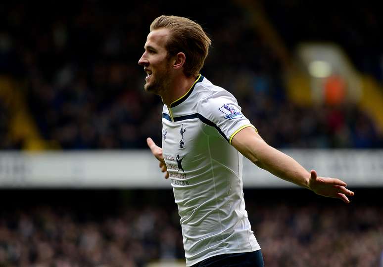 <p>Harry Kane, 21 anos, fez 3 gols e é novo artilheiro do Campeonato Inglês</p>