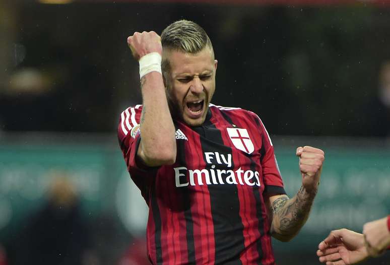 Menéz anotou um dos gols do Milan na vitória sobre o Cagliari