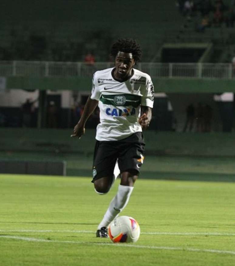 Negueba fez seu primeiro gol pelo Coritiba em 11 jogos