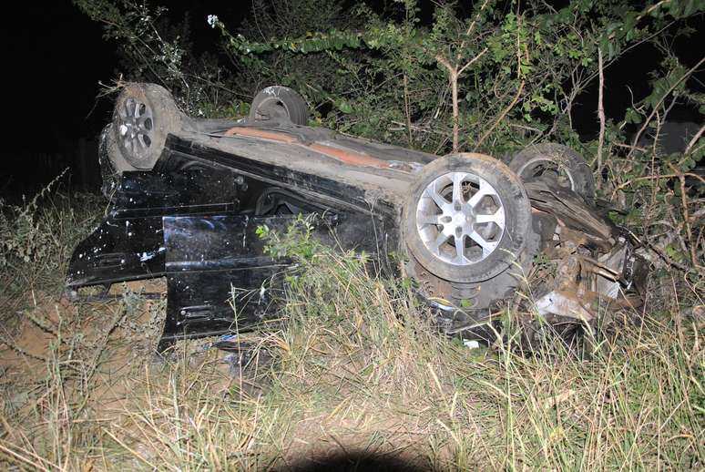 Veículo ficou destruído após o acidente na BA-265, entre Vitória da Conquista e Barra do Choça