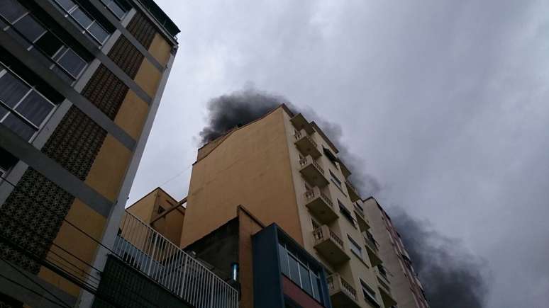 <p>Prédio no bairro de Santa Cecília foi esvaziado por precaução; ninguém ficou ferido, segundo os Bombeiros</p>