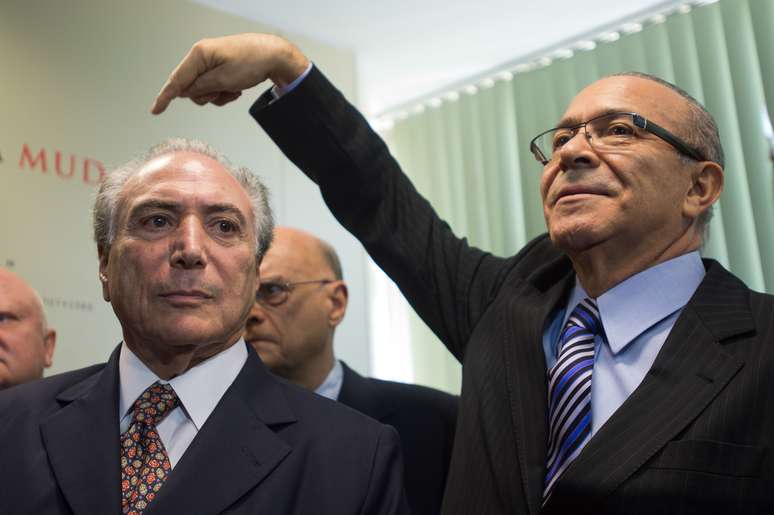 <p>Michel Temer tenta contornar a rebelião da base aliada</p>