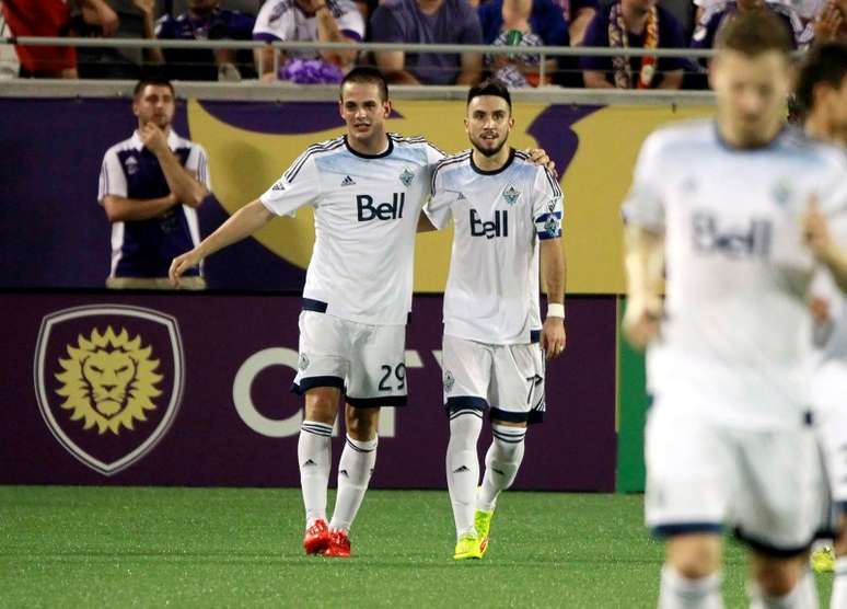 Jogadores do Vancouver Whitecaps comemoram gol de Rivero