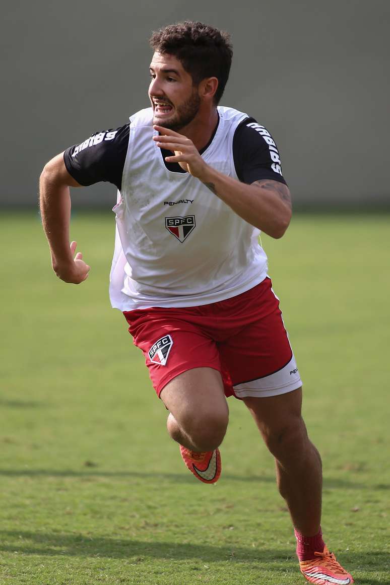 Alexandre Pato volta ao time após ausência contra o Corinthians