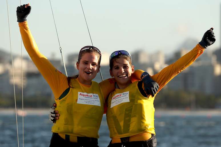 Martine Grael e Kahena Kunze (esq.) são as atuais campeãs mundias da categoria 49erFX. Presença no Pan para se acostumar com Vila Olímpica 