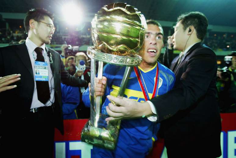 Revelado pelo Boca Juniors, Tevez conquistou a Libertadores de 2003 em cima do Santos na final
