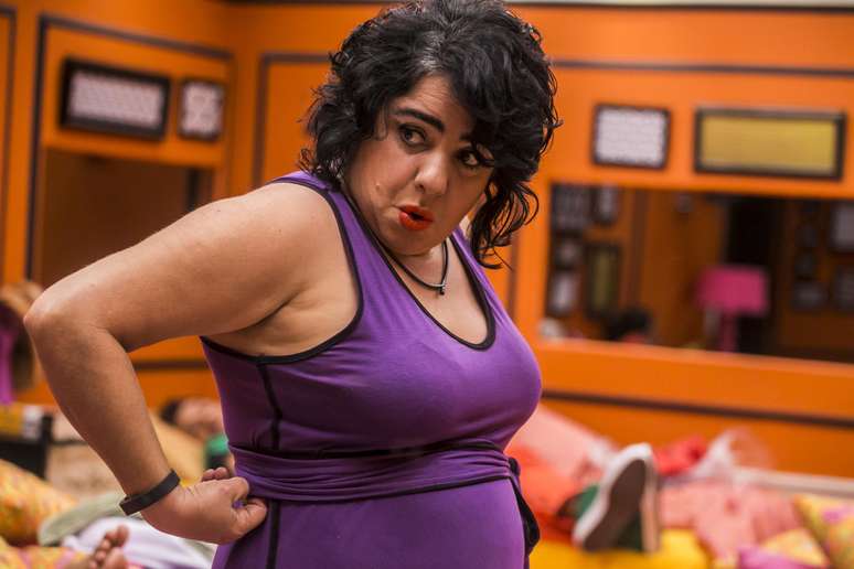 Brasil divide o terceiro lugar no ranking global com a Ucrânia. Na foto, a ex-BBB Mariza, analisando o próprio corpo em rede nacional