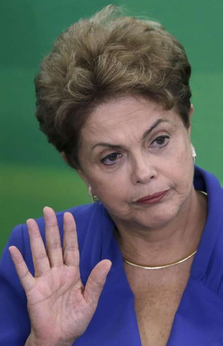 <p>Dilma vetou texto que permitia ao parlamentar migrar para o outro partido sem perder o mandato</p>